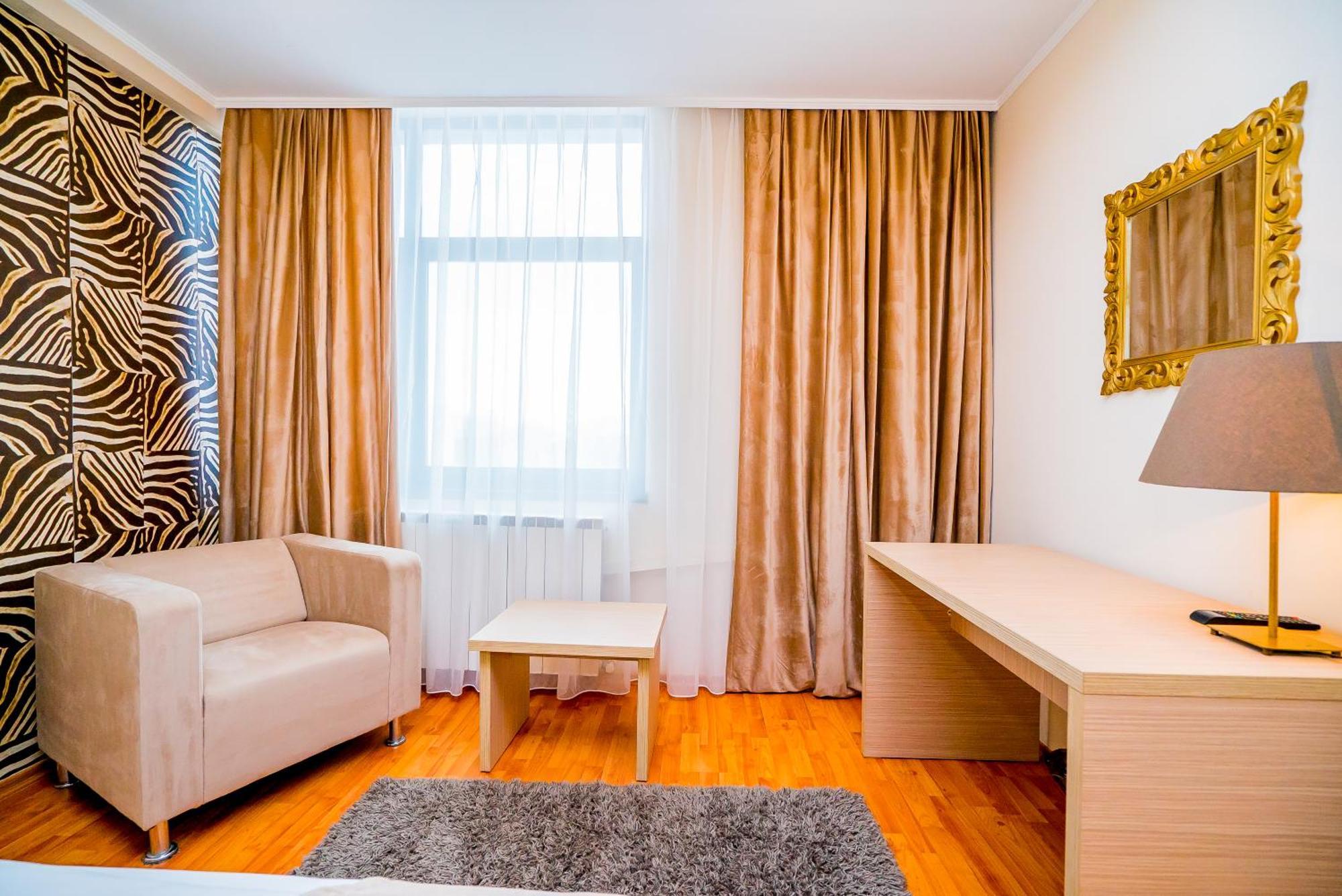 Guci Hotel Constanta Bagian luar foto