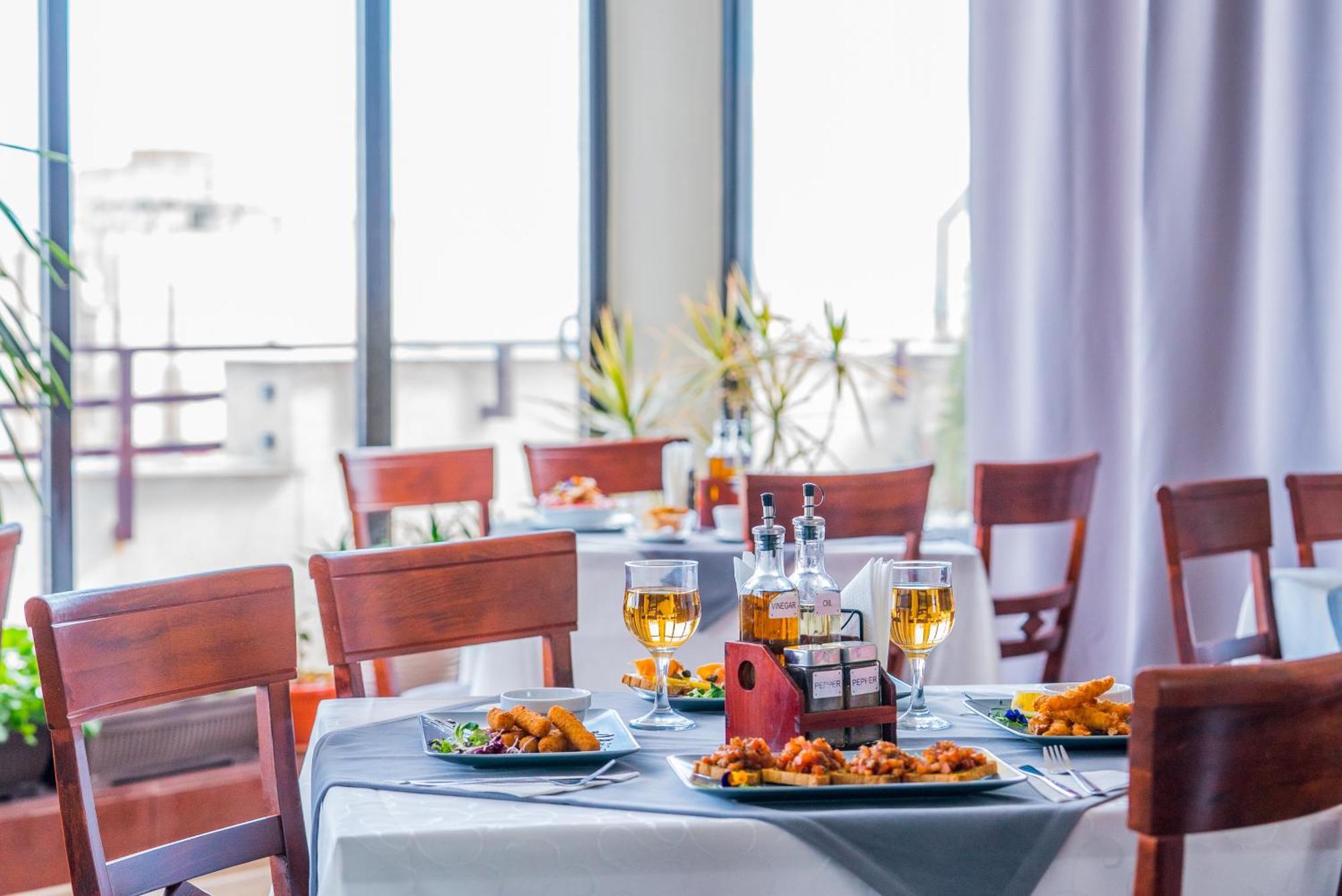 Guci Hotel Constanta Bagian luar foto