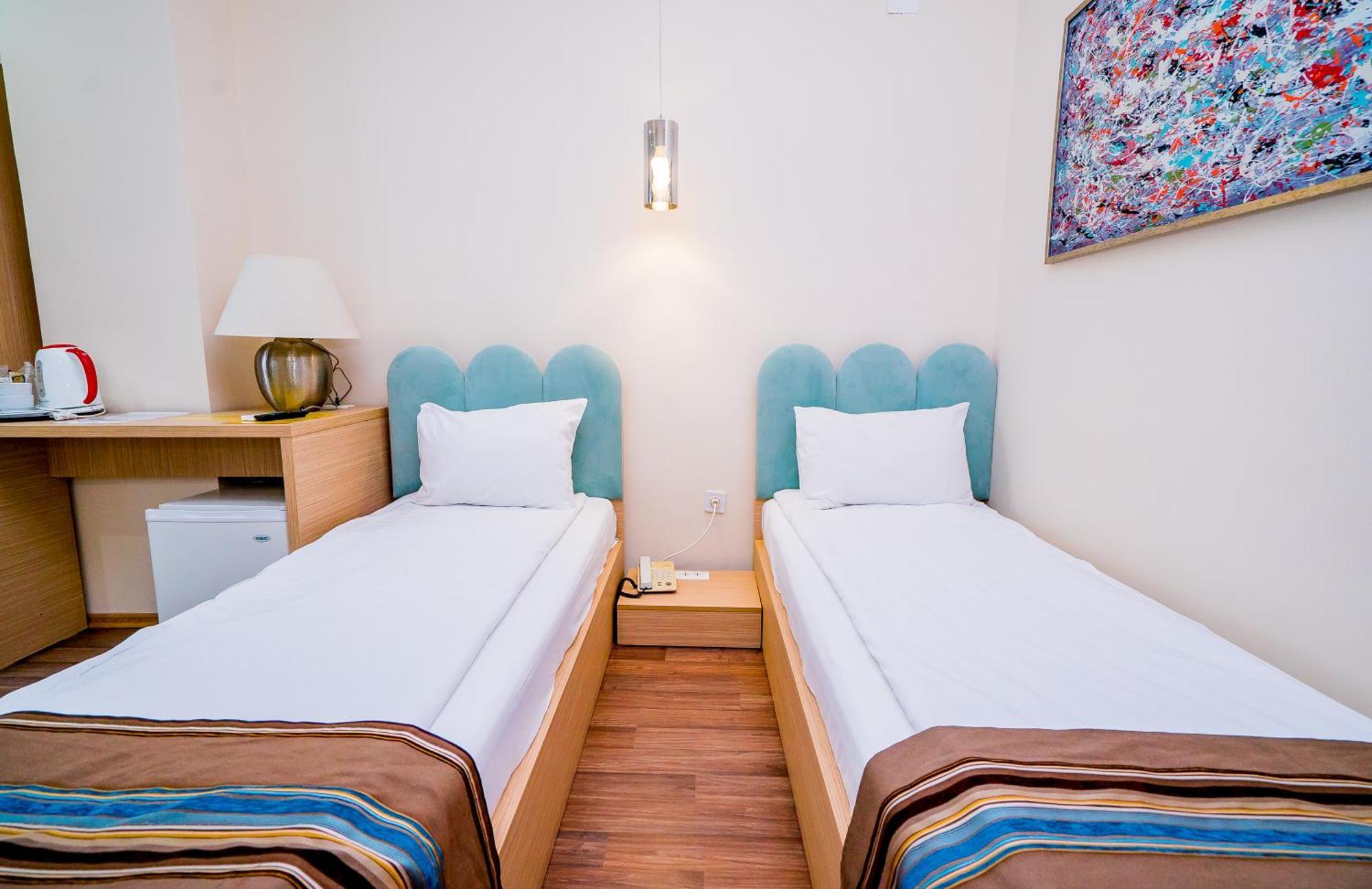 Guci Hotel Constanta Bagian luar foto