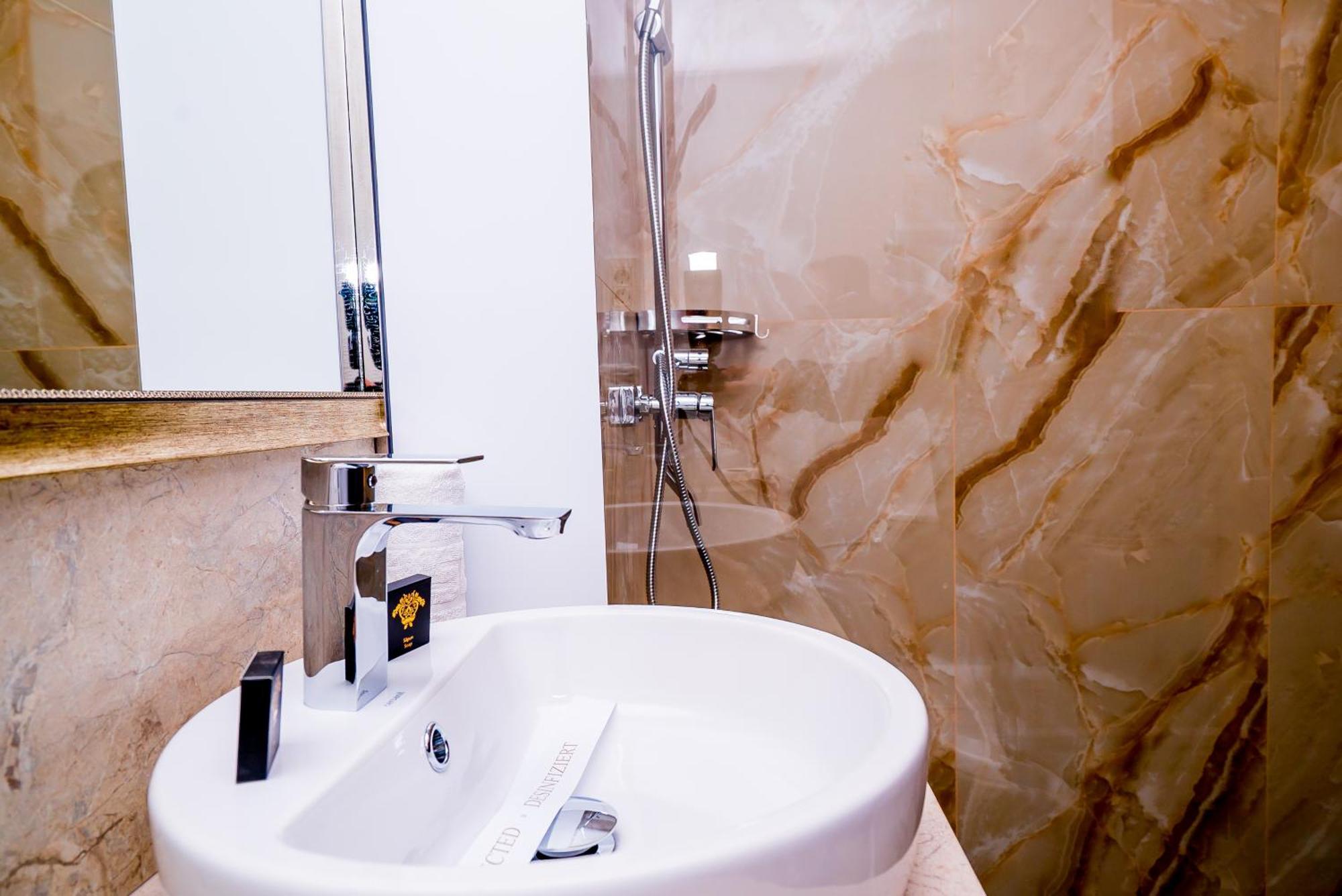Guci Hotel Constanta Bagian luar foto