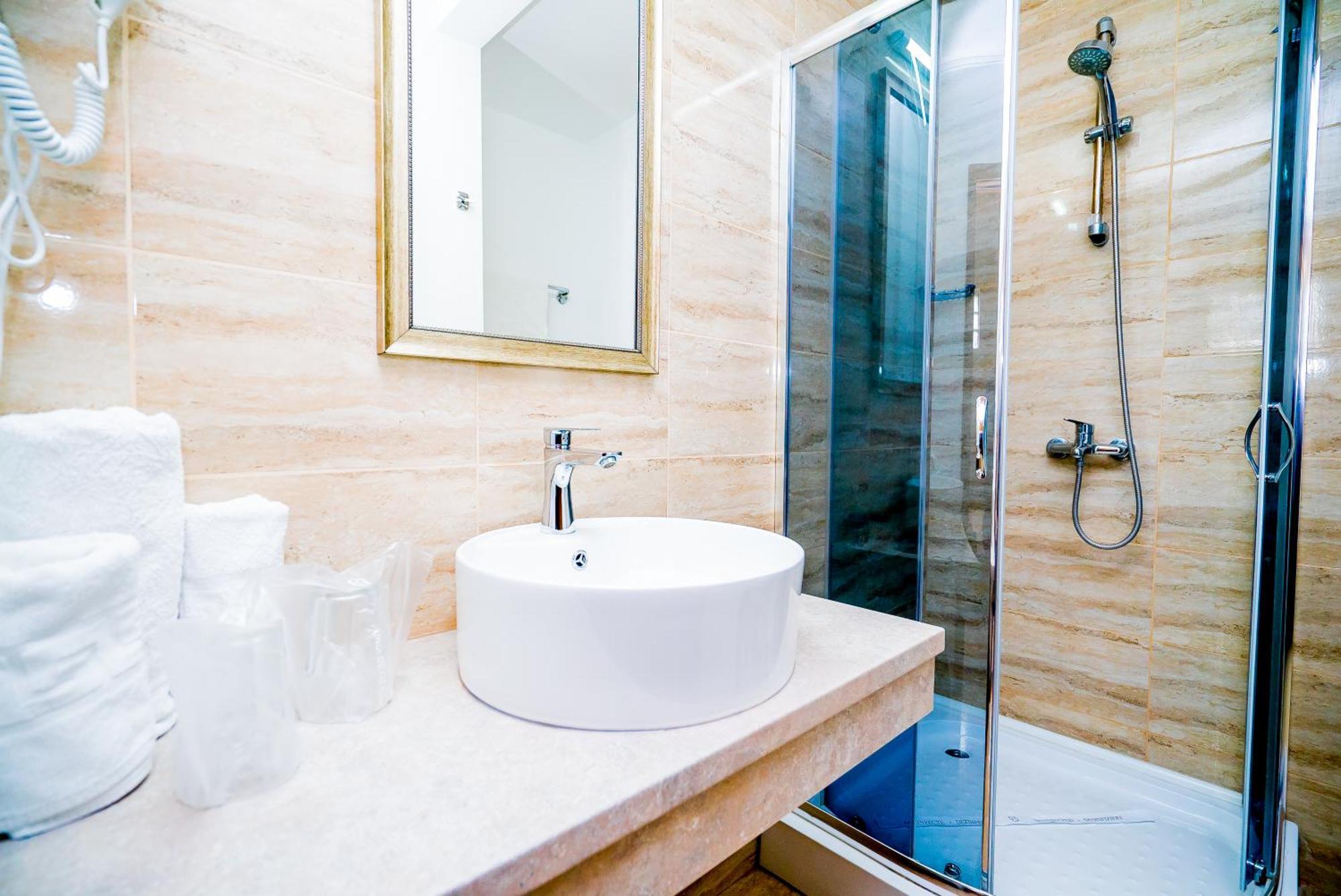 Guci Hotel Constanta Bagian luar foto