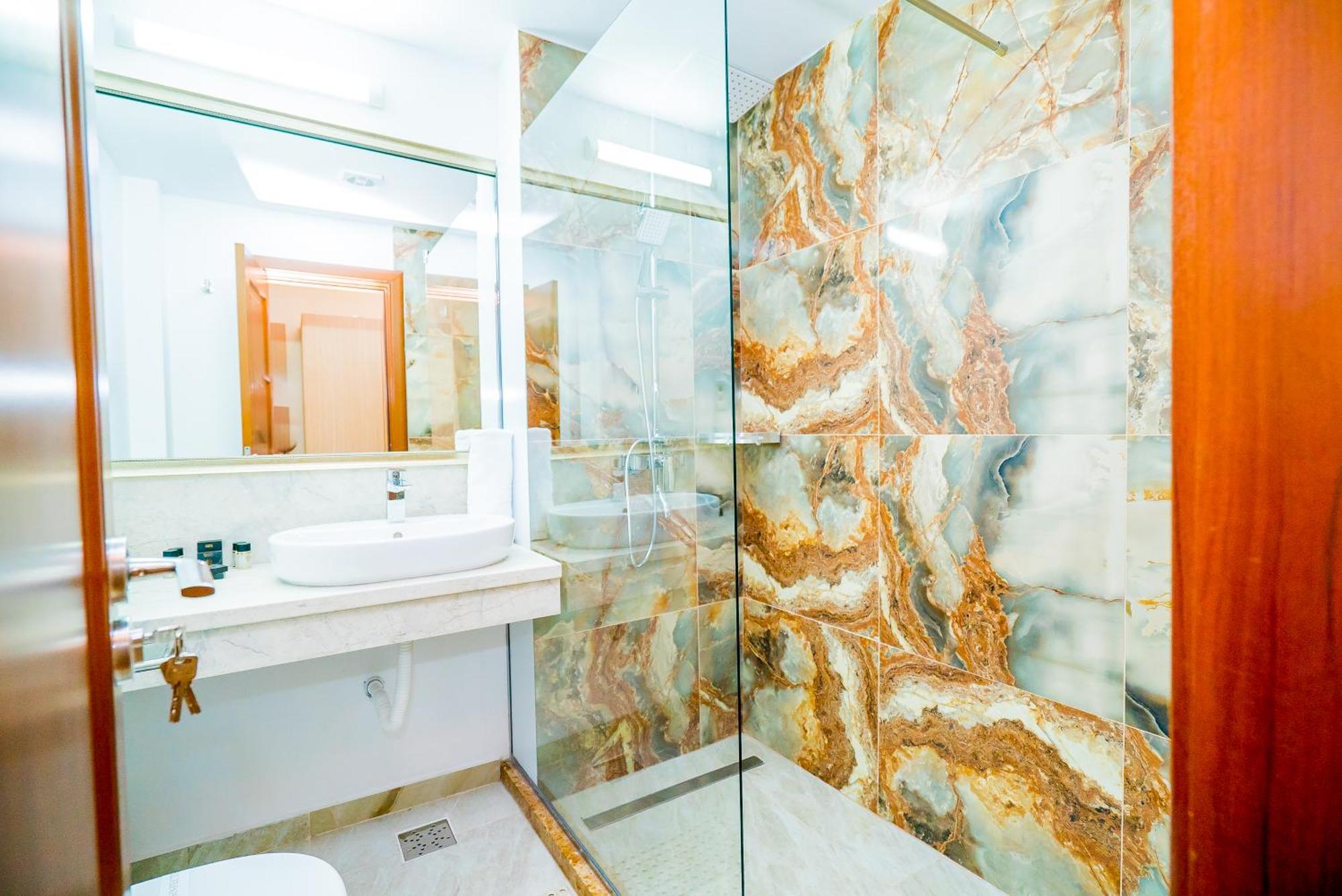 Guci Hotel Constanta Bagian luar foto